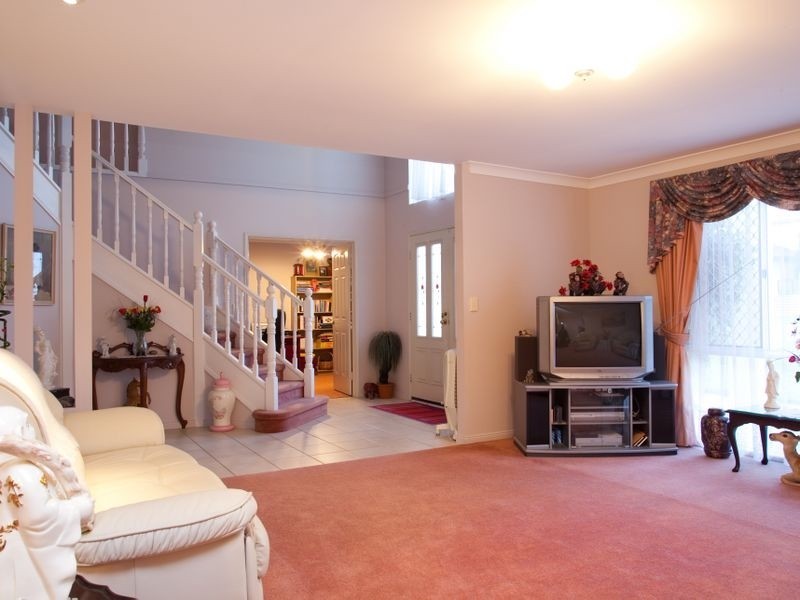 15 Manmarra Cr, Eight Mile Plains QLD 4113