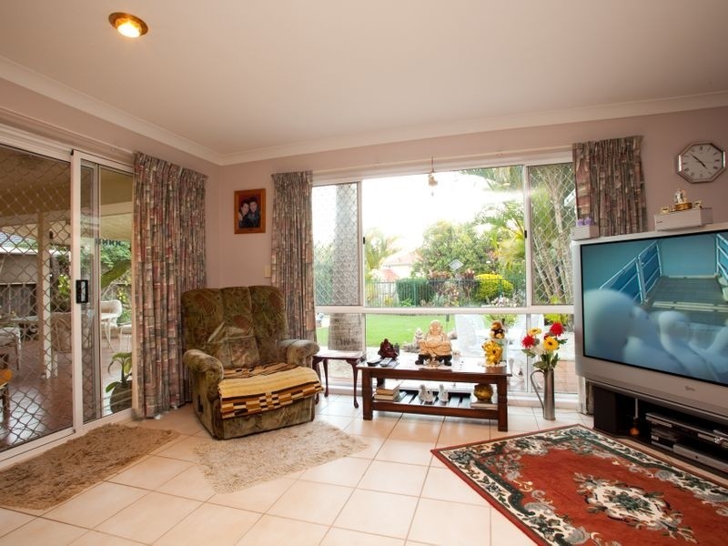 15 Manmarra Cr, Eight Mile Plains QLD 4113