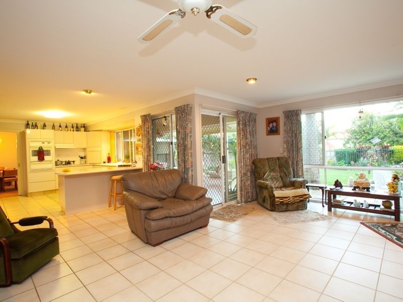 15 Manmarra Cr, Eight Mile Plains QLD 4113