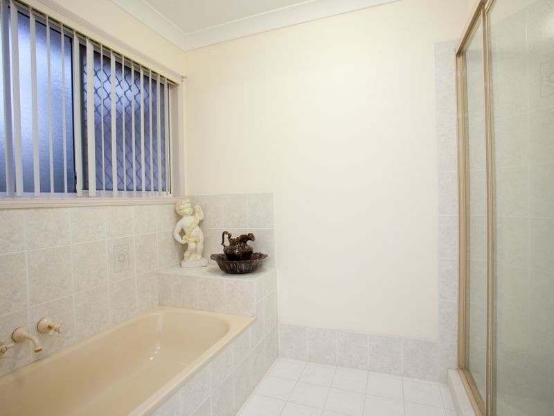 15 Manmarra Cr, Eight Mile Plains QLD 4113