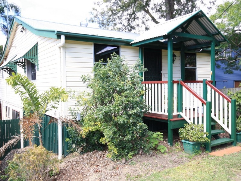 122 Newnham Rd, Mount Gravatt East QLD 4122