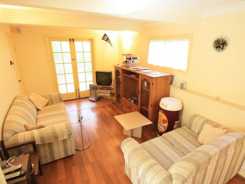 122 Newnham Rd, Mount Gravatt East QLD 4122