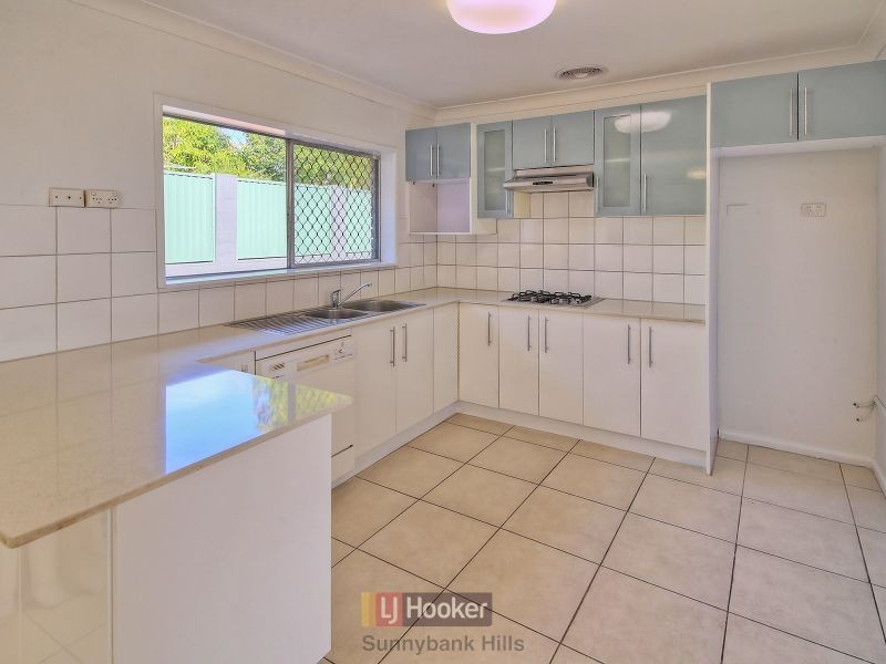 2 Bramwell Street (13 Devonlea S, Eight Mile Plains QLD 4113