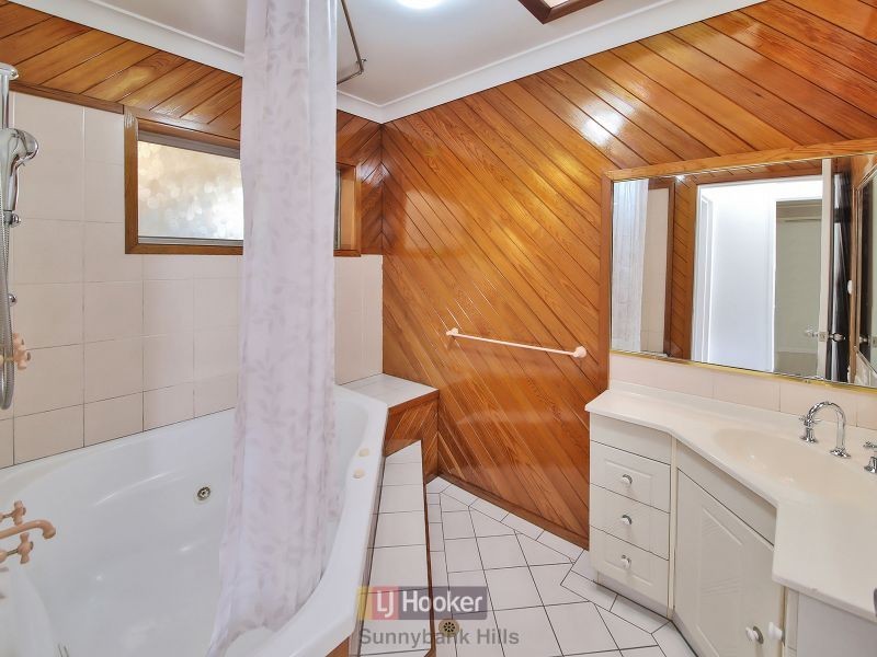 2 Bramwell Street (13 Devonlea S, Eight Mile Plains QLD 4113