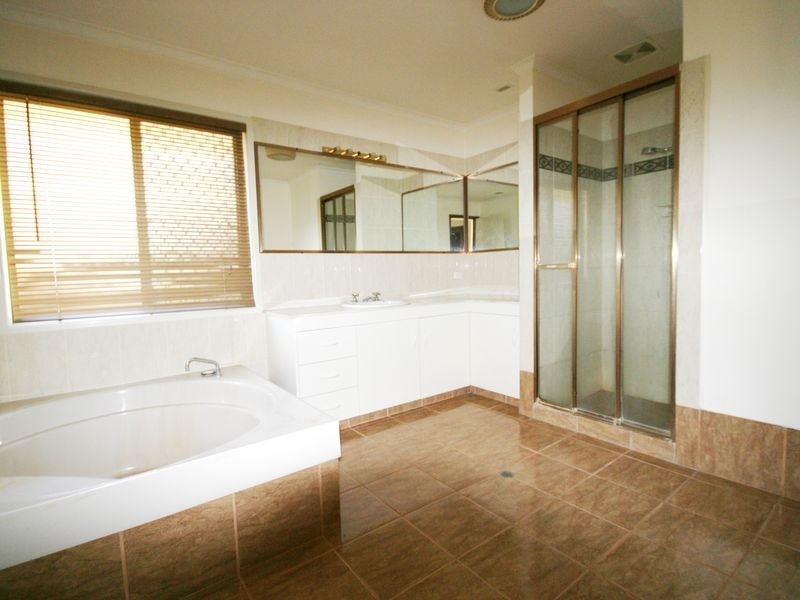 33 Metropole St, Robertson QLD 4109