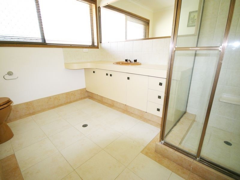 33 Metropole St, Robertson QLD 4109