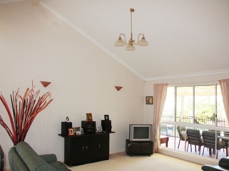 26 Maywood Crescent, Calamvale QLD 4116