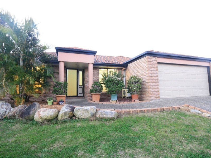 68 Honeysuckle Wy, Calamvale QLD 4116