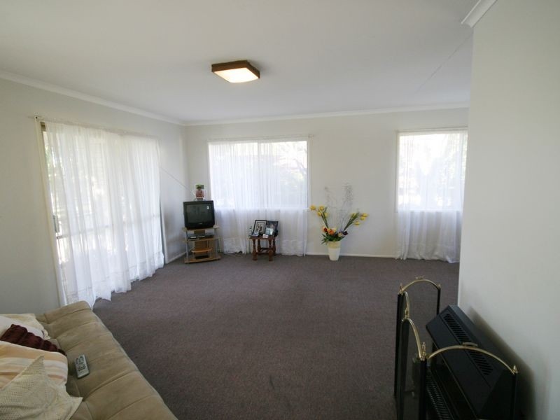 9 Dryade St, Regents Park QLD 4118