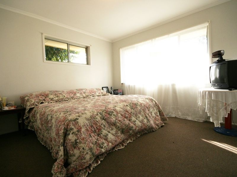 9 Dryade St, Regents Park QLD 4118