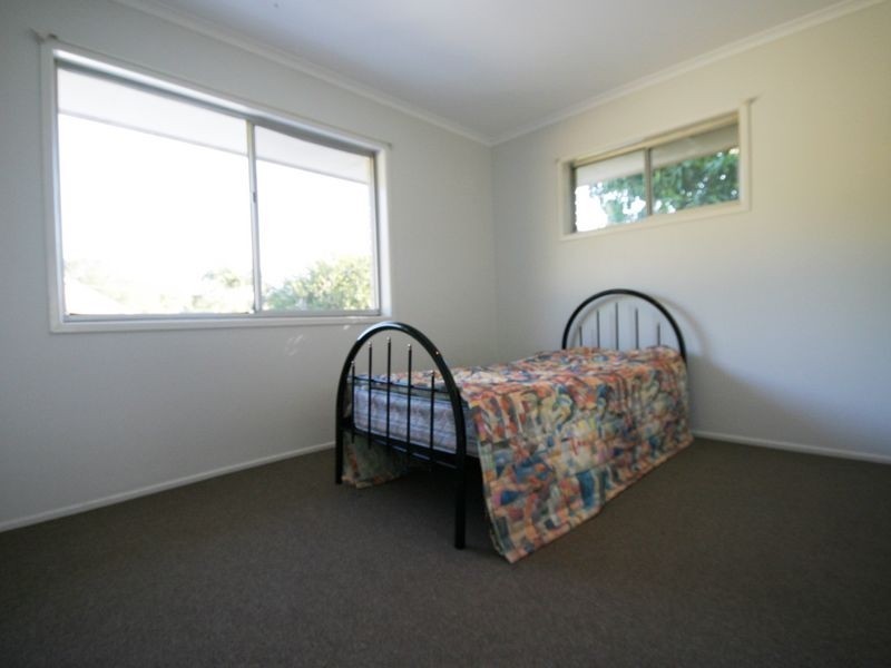 9 Dryade St, Regents Park QLD 4118