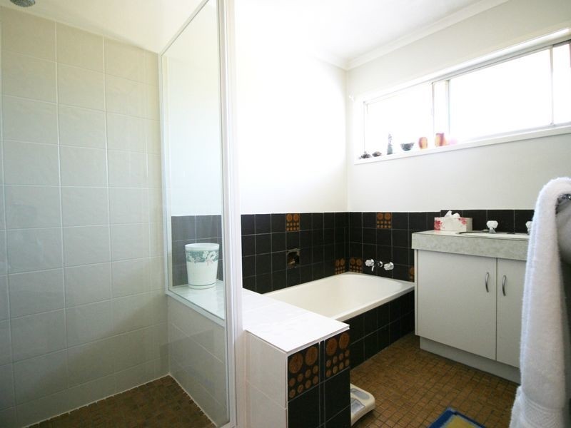 9 Dryade St, Regents Park QLD 4118