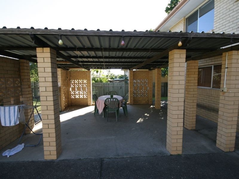 9 Dryade St, Regents Park QLD 4118