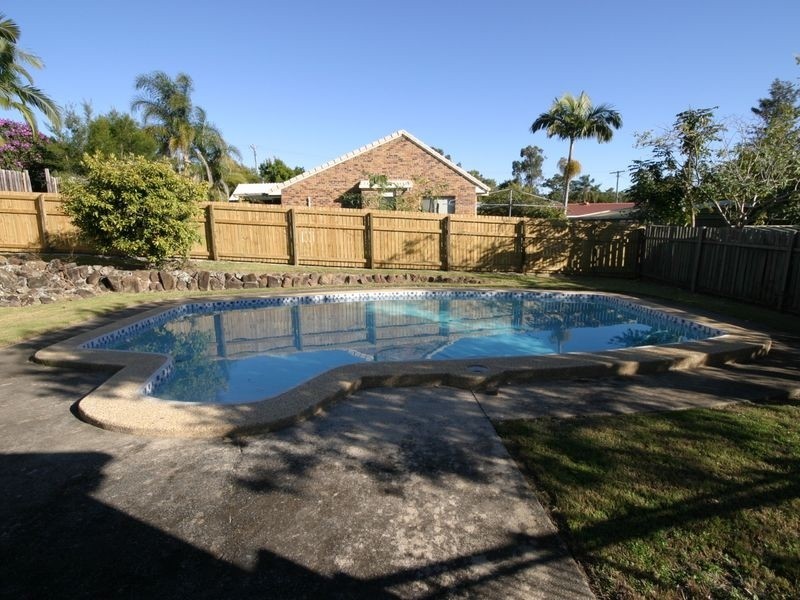 9 Dryade St, Regents Park QLD 4118