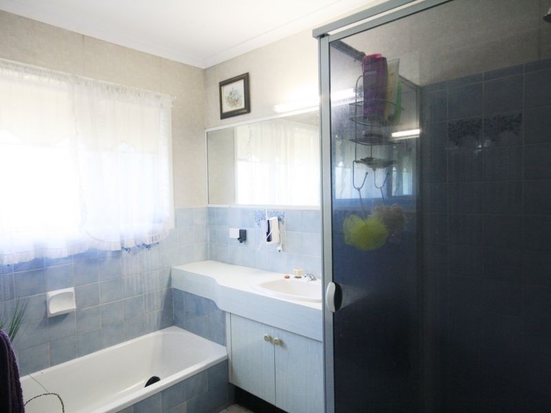 99 Granadilla St, Macgregor QLD 4109