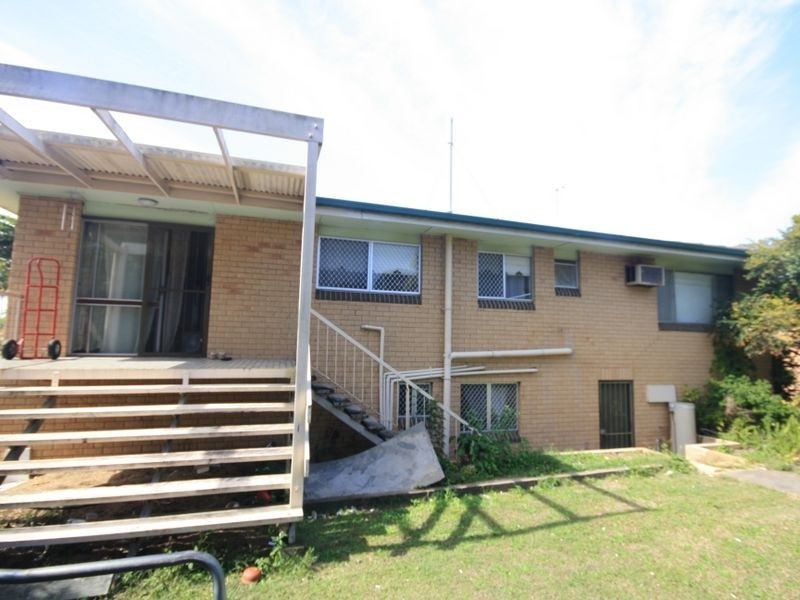 99 Granadilla St, Macgregor QLD 4109