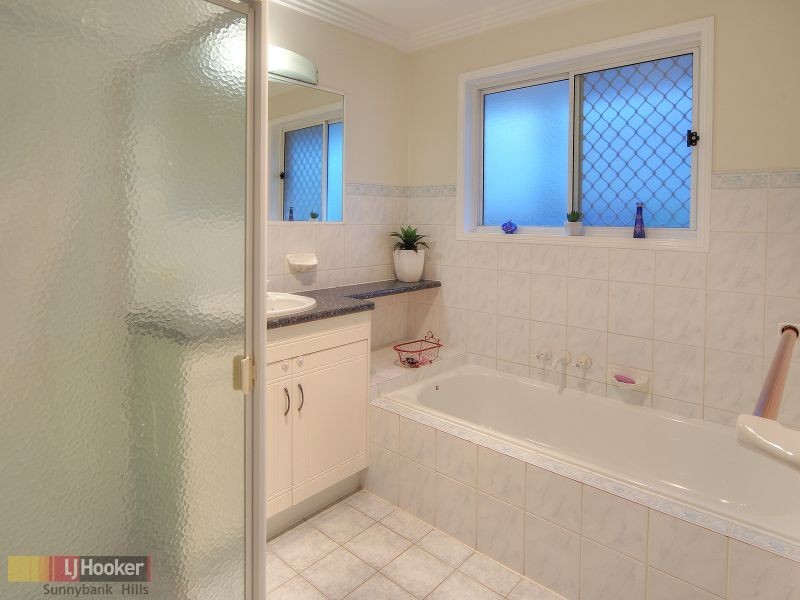 24 Bowood Place, Parkinson QLD 4115