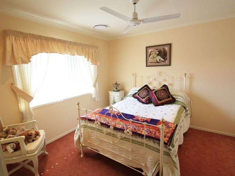 39 Lake Eyre Cr, Parkinson QLD 4115