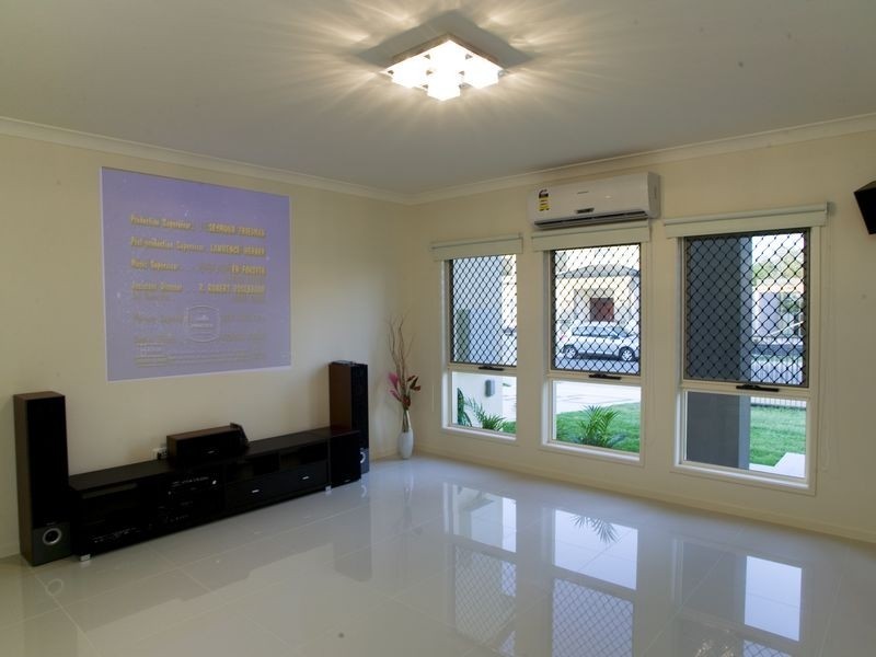 14 Hoop Pine Place, Sunnybank Hills QLD 4109