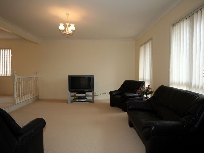 33 Banwell St, Carindale QLD 4152