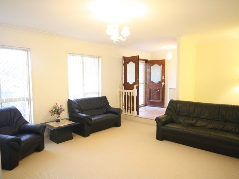 33 Banwell St, Carindale QLD 4152