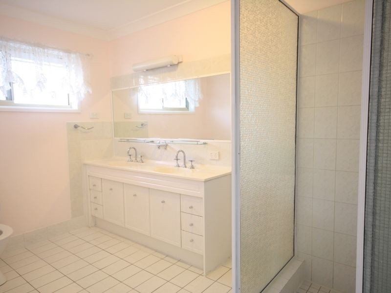 33 Banwell St, Carindale QLD 4152