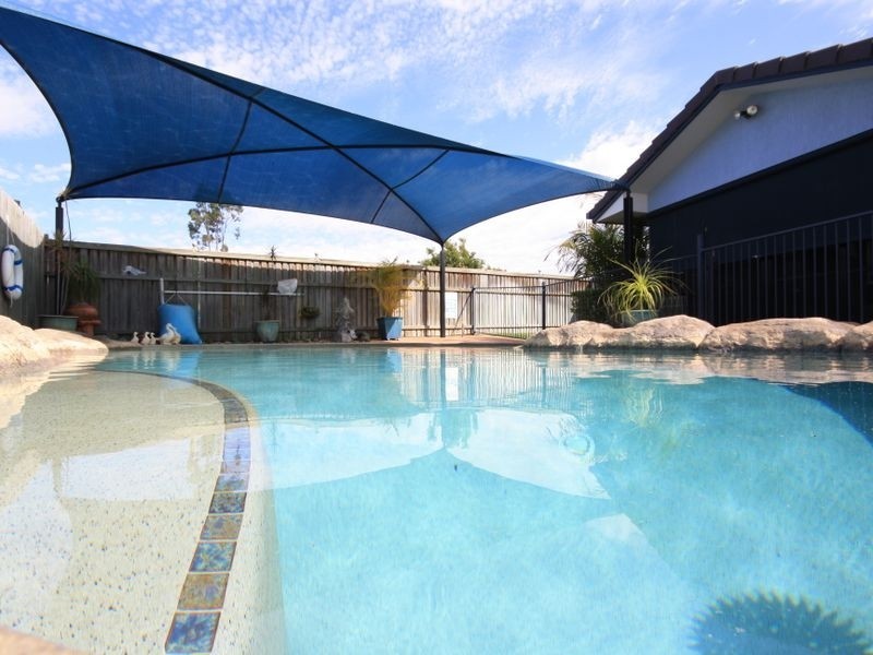 39 Lake Eyre Cr, Parkinson QLD 4115