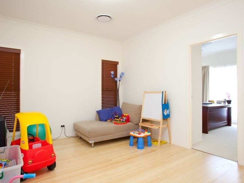 18 Pinnacle Pl, Eight Mile Plains QLD 4113