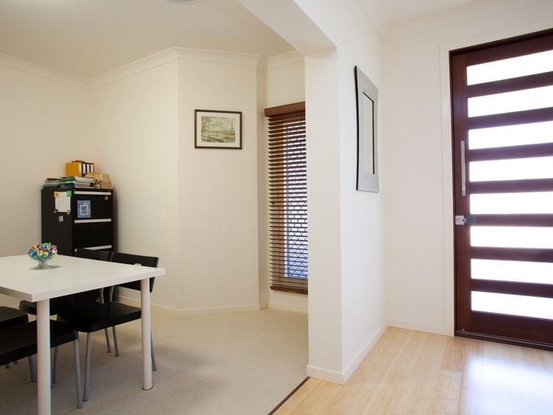 18 Pinnacle Pl, Eight Mile Plains QLD 4113