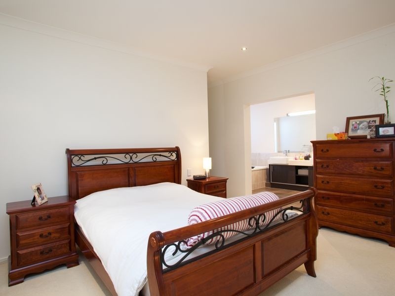 18 Pinnacle Pl, Eight Mile Plains QLD 4113