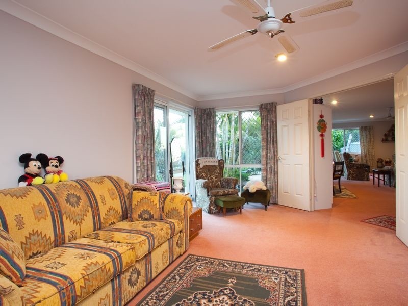 15 Manmarra Cr, Eight Mile Plains QLD 4113