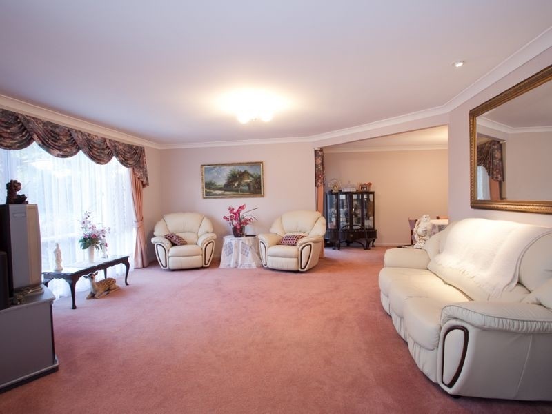 15 Manmarra Cr, Eight Mile Plains QLD 4113