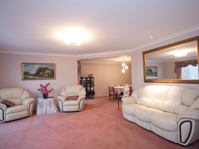 15 Manmarra Cr, Eight Mile Plains QLD 4113