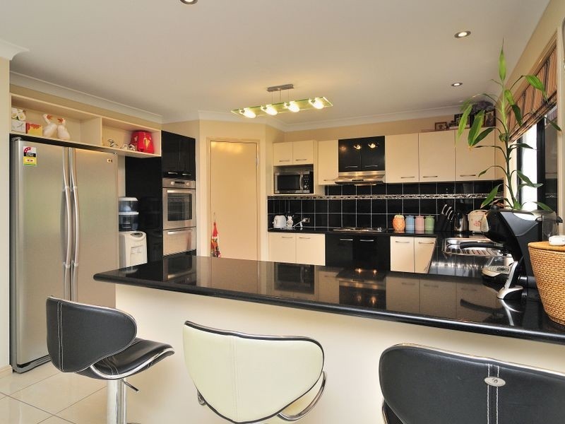 51 Willowleaf Close, Stretton QLD 4116