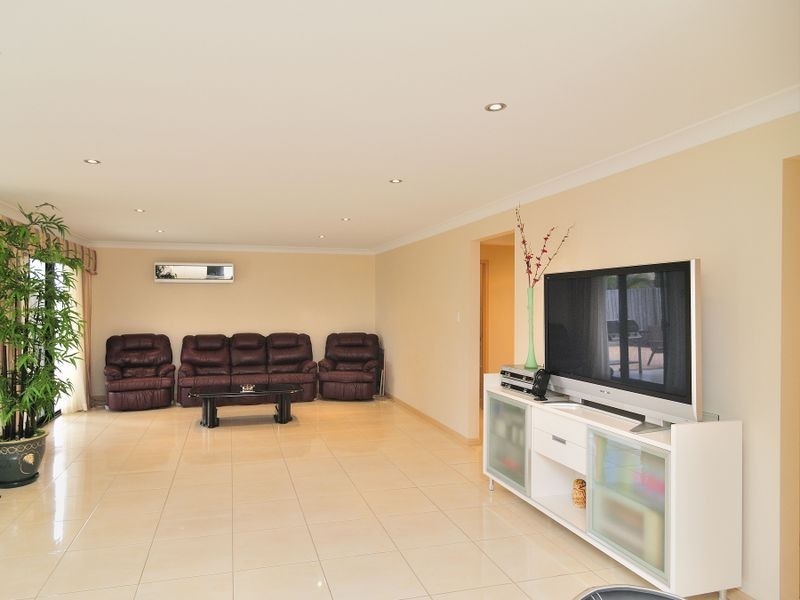 51 Willowleaf Close, Stretton QLD 4116