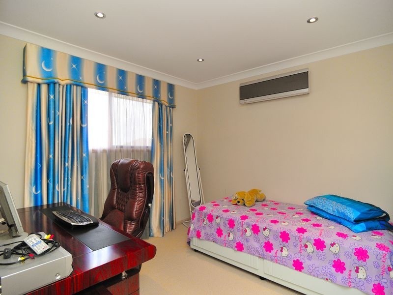 51 Willowleaf Close, Stretton QLD 4116