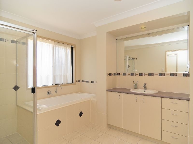 51 Willowleaf Close, Stretton QLD 4116