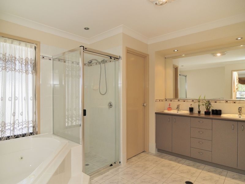 51 Willowleaf Close, Stretton QLD 4116