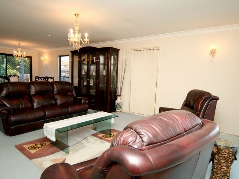 15 Bellflower Place, Calamvale QLD 4116