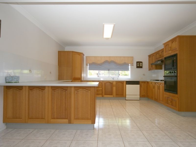 11 Poinciana Crescent, Stretton QLD 4116