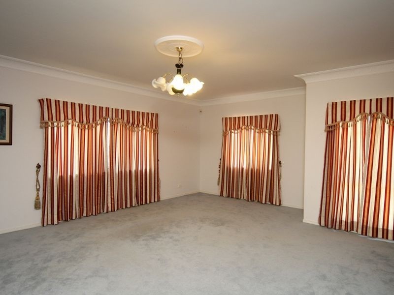 11 Poinciana Crescent, Stretton QLD 4116