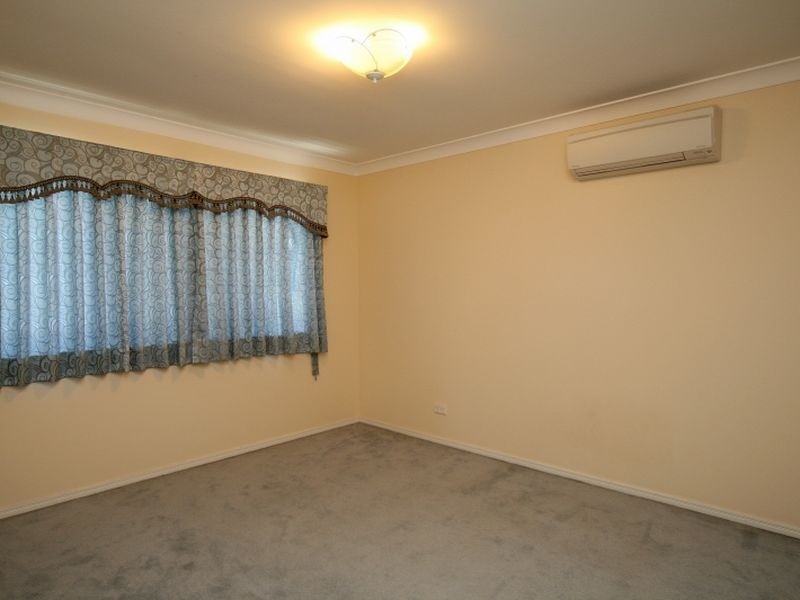11 Poinciana Crescent, Stretton QLD 4116