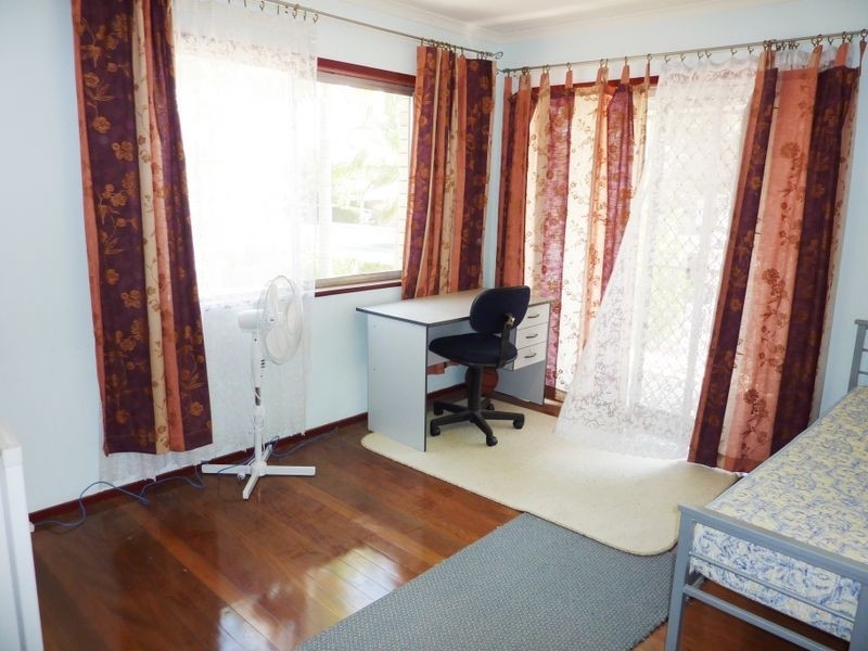 215 Mains Rd, Sunnybank QLD 4109