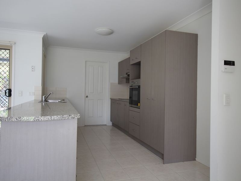 10 Mapelton Circuit, Parkinson QLD 4115