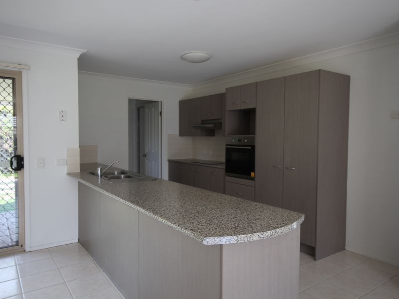 10 Mapelton Circuit, Parkinson QLD 4115