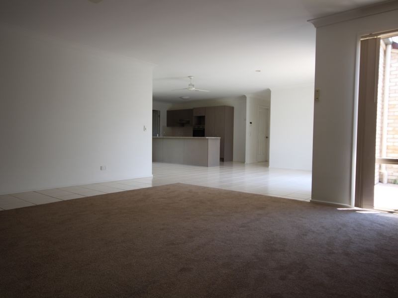 10 Mapelton Circuit, Parkinson QLD 4115