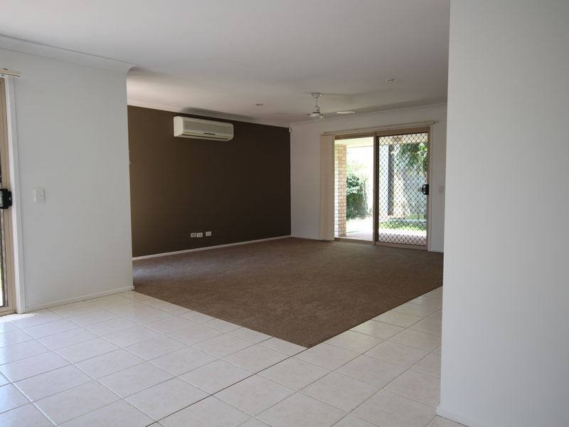 10 Mapelton Circuit, Parkinson QLD 4115