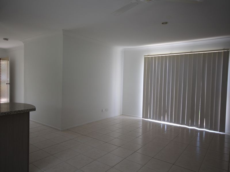 10 Mapelton Circuit, Parkinson QLD 4115