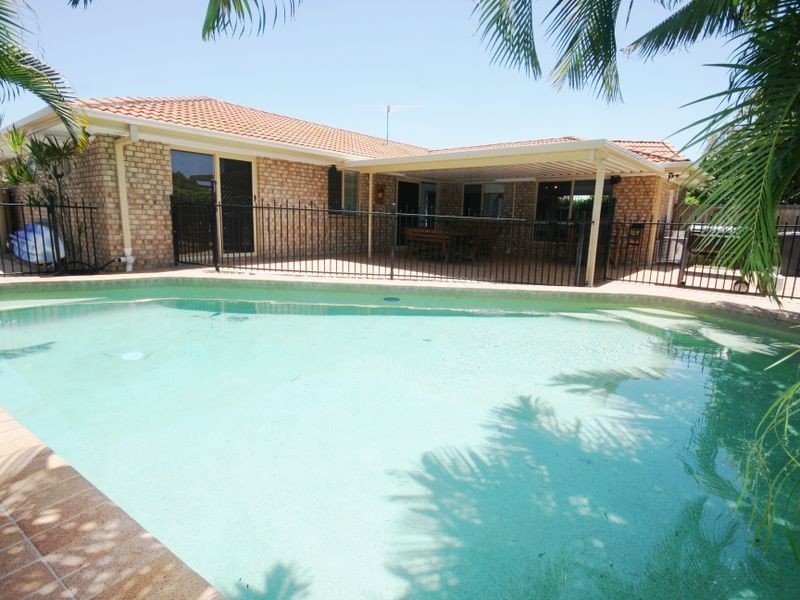 11 Balgownie Crescent, Parkinson QLD 4115