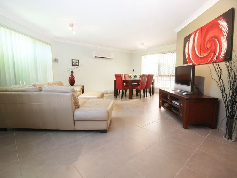 11 Balgownie Crescent, Parkinson QLD 4115